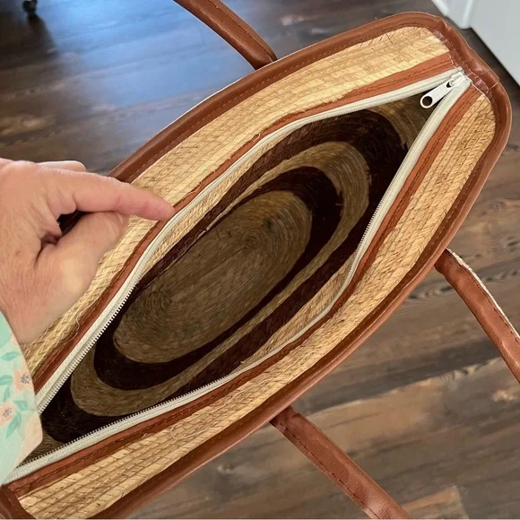 Brown Tan Striped Straw Bag Zipper Closure Double Straps - Picture 5 of 10